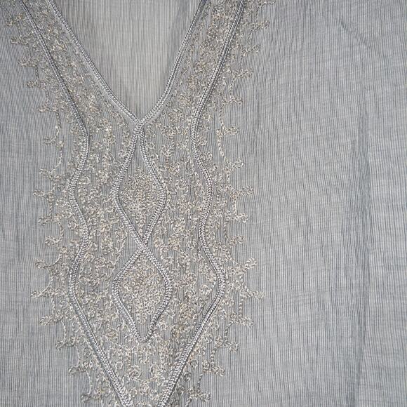 New York & Company Gray Lurex Embroidered V-Neck Blouse Size XS - Picture 2 of 5